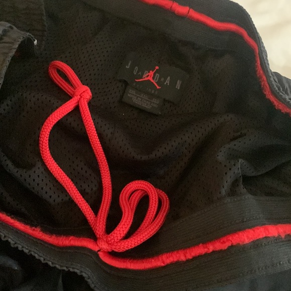 Men’s Nike Air Jordan Shorts - Picture 7 of 7